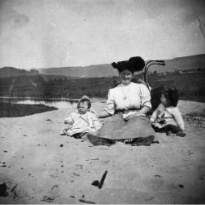 Old fashioned picture of mother and her children