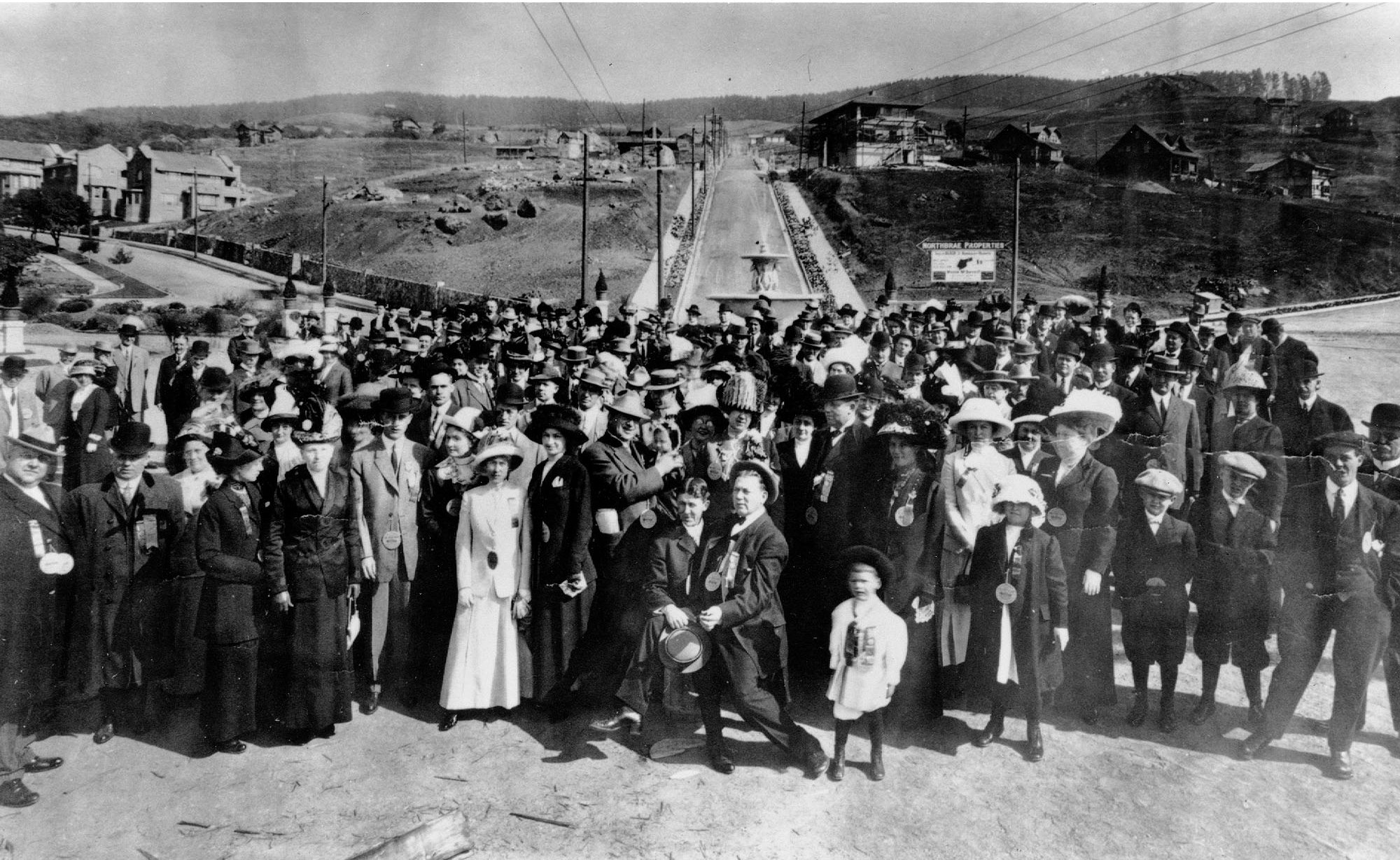 Link to Resources over a picture of the Marin Circle Fountain Dedication, 1911